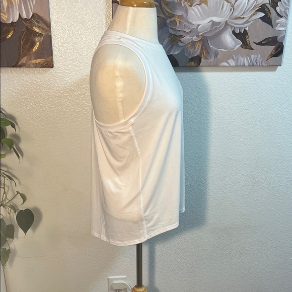 NWT Athleta Ease In Workout Top - Picture 2 of 7